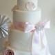 Romantique gâteau de mariage rose #
