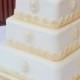 Or et d'ivoire carré de gâteau de mariage