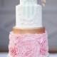 منمنمة صور الزفاف مع فستان وردي ومطابقة كعكة