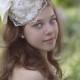 Der ewige Braut Ivory Satin Schleife & Lace Hochzeit Kopfschmuck von Ruby und Cordelia Mode