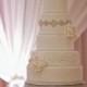 Blush et gris gâteau de mariage