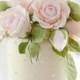 Blush Roses sur le gâteau de mariage