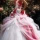 الأحمر والأبيض فستان الزفاف