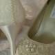 Chaussures chaussures de mariage ivoire ou blanc de mariée de dentelle et de perles et de cristaux Swarovski
