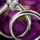 18K الذهب الأبيض "سكارليت" الماس خاتم الخطوبة وخاتم الزواج