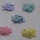 200 Sweet Little papillon lilas, rose, jaune, vert, bleu pastel entailles / confettis / décor de mariage