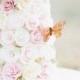 Un gâteau de mariage Rose de gâteau de mariage