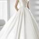 2013 Nouveau Encolure en satin blanc / ivoire a plissé la robe de mariage nuptiale Tout Taille