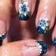 Nail Art: Blau mit Blumenfolie französisch