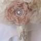 Hochzeits-Blumenstrauß Vintage inspirierte Blumen-Brosche Bouquet Elfenbein und Champagner mit Strass und Perlen Akzente nach Ma