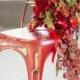 Reiches Rot Blumenstrauß Auf Red Metal Stuhl