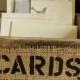 الخيش والخشب المستصلحة CARDS صندوق للحصول على الفلاح البلد زفاف من ناحية رسم ورسمت