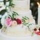 كعكة الزفاف مع الزهور جارلاند