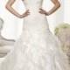 Fit and Flare Semi Sweetheart Neckline Wedding Dresses with Pleated Skirt