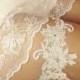White e bridal garter, wedding garter, White lace garter, bride garter, beaded bridal garter, vintage garter, rhinestone garter - New