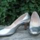 1950s/60s SILVER Round Toe Johansen Pumps / Wedding Shoes size 9.5