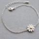 Daisy flower bracelet in silver, Bridesmaid jewelry, Everyday jewelry, Wedding bracelet