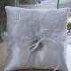 Ring Bearer Pillow, Wedding Ring Pillow, White Ring Pillow with flowers, Coussin Carré blanc pour Alliance Mariage