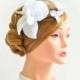 Fascinator headband in white Bridal headpiece Bridal hair comb White fascinator White headpiece Wedding fascinator Wedding hair flower