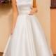 Satin wedding dress, classic silhouette, V back, regulated corset +/- one size, plackets skirt, ivory