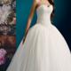 Buy Australia 2016 Ball Gown Sweetheart Neckline Beaded Appliques Floor Tulle Wedding Dresses 15005 at AU$201.97 - Dress4Australia.com.au