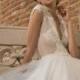 Elegant Short V-Neck Backless Lace Appliques Organza A-Line Wedding Dress