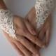 Ivory wedding glove, Lace Glove, Bridal Gloves, ivory lace glove, fingerless gloves, bridal cuff,