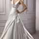 Weiche Satin a-Linie ärmelloses Brautkleid mit tiefem V-Ausschnitt und Kristall Brosche - Festliche Kleider 