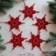 Set di 5 fiocchi di neve rossi, set di 5 fiocchi di neve all'uncinetto in cotone, decorazioni di natale, Christmas ornaments handmade