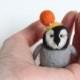 Wool sculptures , little penguin  with wool , felting animal. Height  2 inches (5,5 cm) .