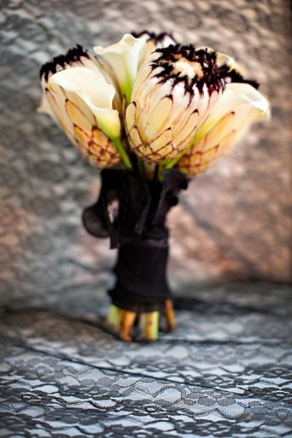 wedding photo - Unique Wedding Bouquet: An exotic bouquet using black