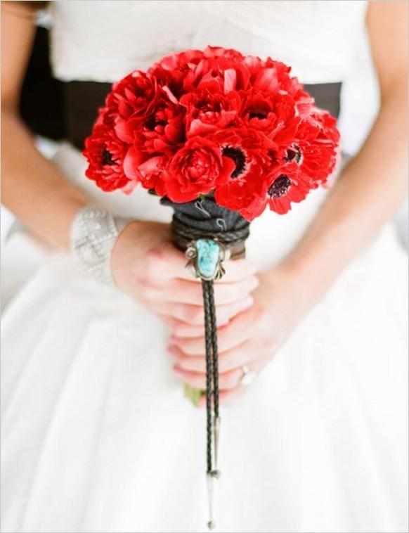 wedding photo - red_wedding_bouquet-matrimonio-in-inverno