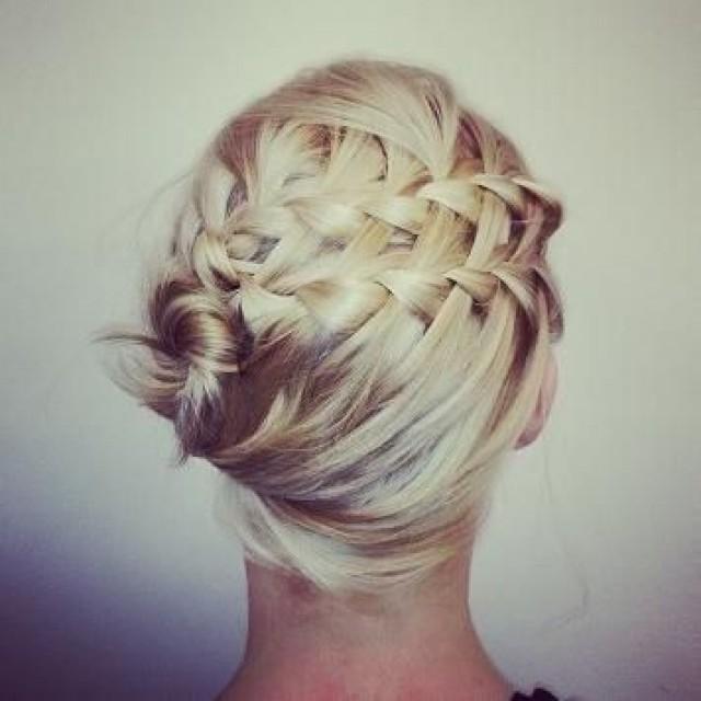 wedding photo - Braid hairstyle for a sophisticated look
