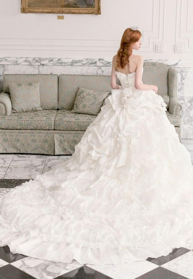 wedding photo - White wedding dress to make you look princess