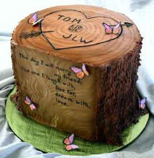 Tree Trunk Wedding Cake With The Names Of Bride And Groom 2046331 Weddbook