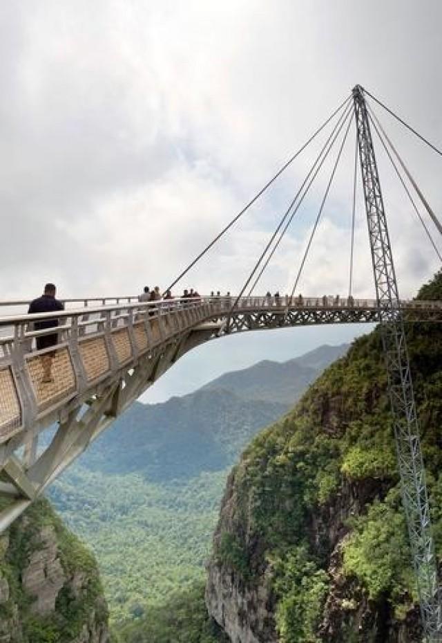wedding photo - World's Most Spectacular Pedestrian Bridges