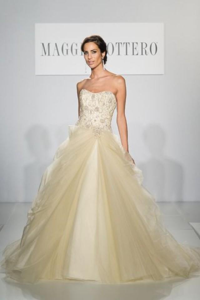 The Most Buzzworthy New Wedding Gowns