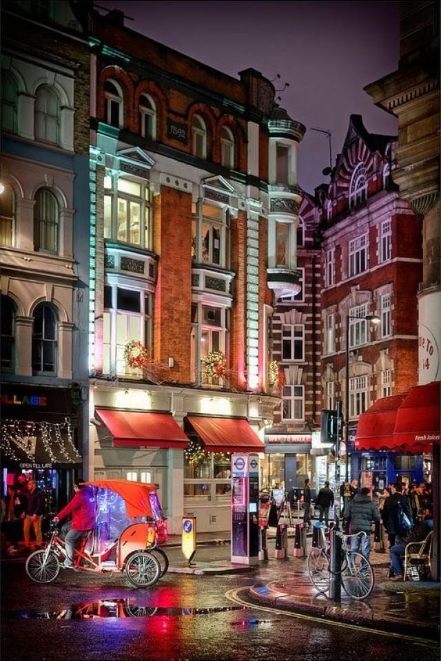 honeymoon-soho-london-england-2049865-weddbook