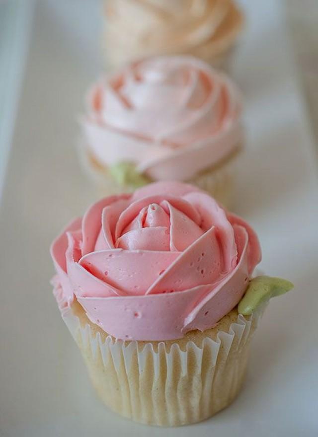 The perfect snack on the wedding- cute cupcakes