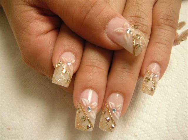 wedding photo - Beauty golden nail art