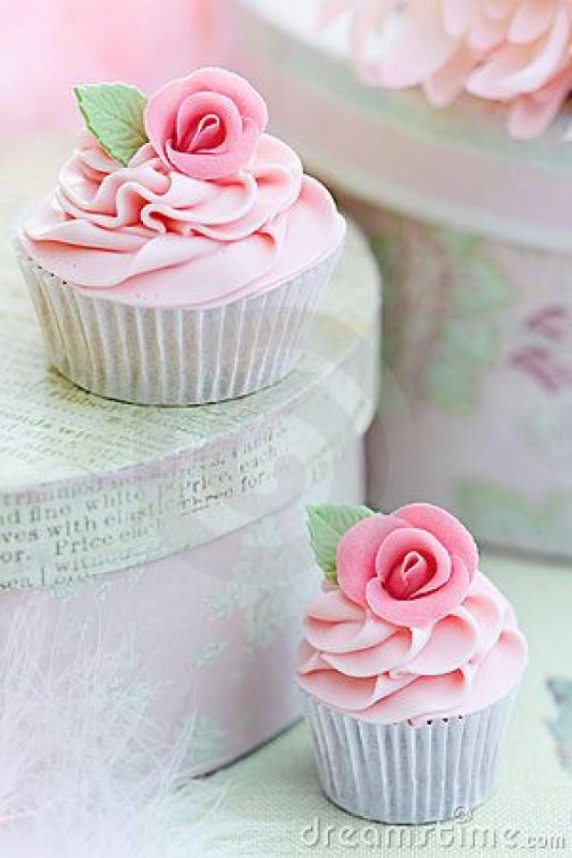 Pretty Rose Cupcakes 