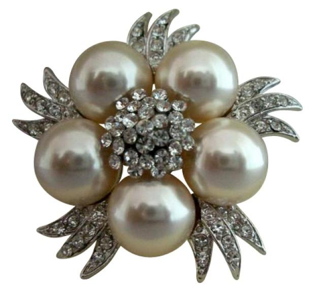 wedding photo - Bridal Simulated Diamond Crystals Pearls Vintage Brooch Pin