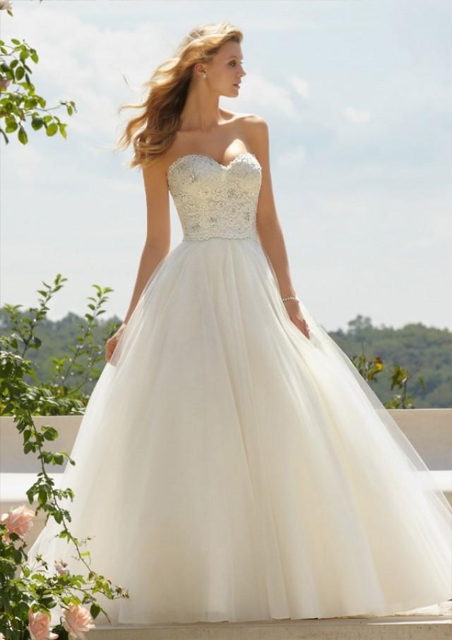 wedding photo - Classic Embroidered Lace On Tulle Wedding Dresses(HM0269)