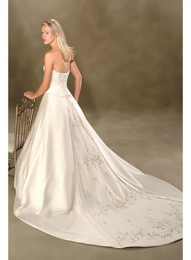 wedding photo - A-line Sweetheart Strapless Embroidery Empire Sweep-train Floor-length Wedding Dresses WE1631
