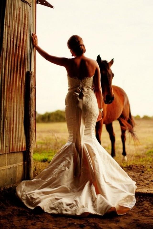 wedding photo - 27 Stunning Barn Wedding Dresses 