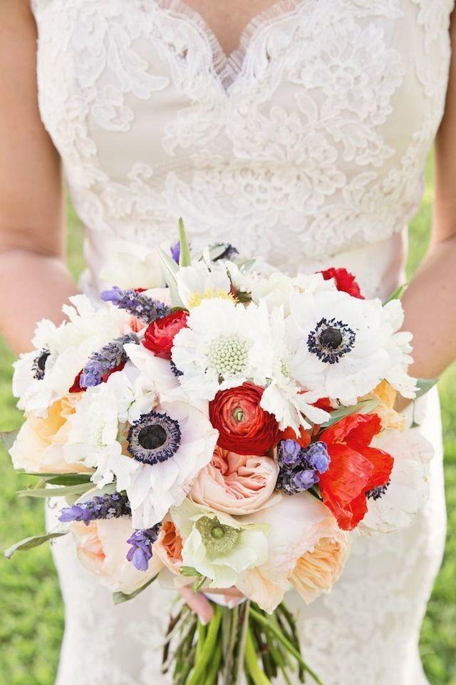 wedding photo - Patriotischer Blumenstrauß Passende Hochzeits-Einladungen