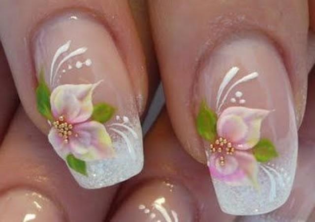 wedding photo - Pearl flower nail designs