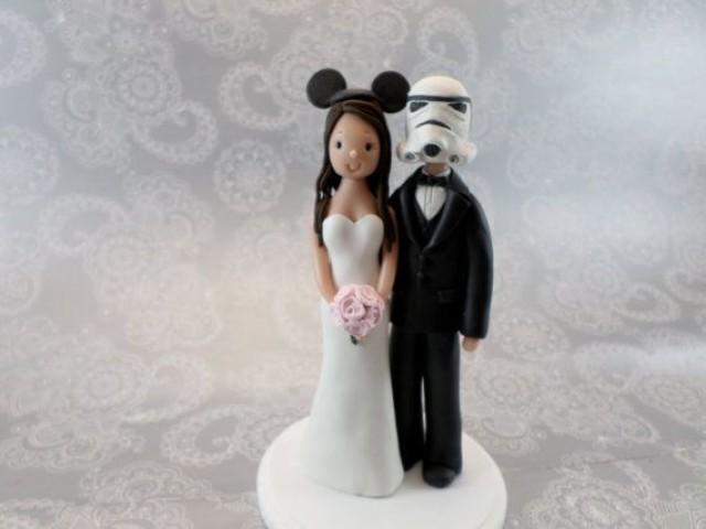 wedding photo - 33 façons subtiles d'ajouter votre amour de Disney à votre mariage