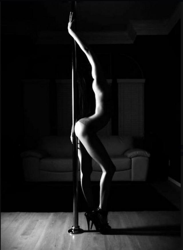 Pole dance #boudoir.