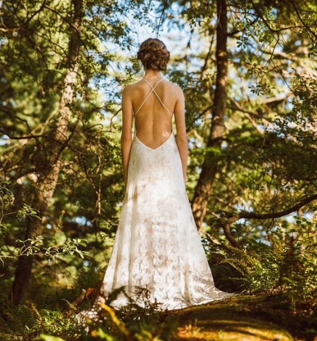wedding photo - Stunning Backless Lace Wedding Dress